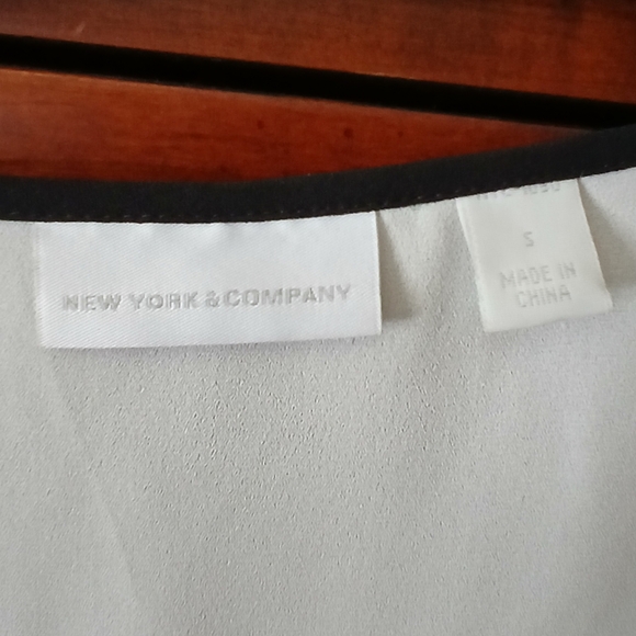 🦋NewYork & Co. Blouse🦋 - Picture 5 of 5